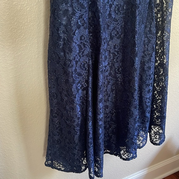 R & M Richard’s Full Length Blue Gown Size 8 Off Shoulder Lace Sweetheart Neck - Picture 4 of 11